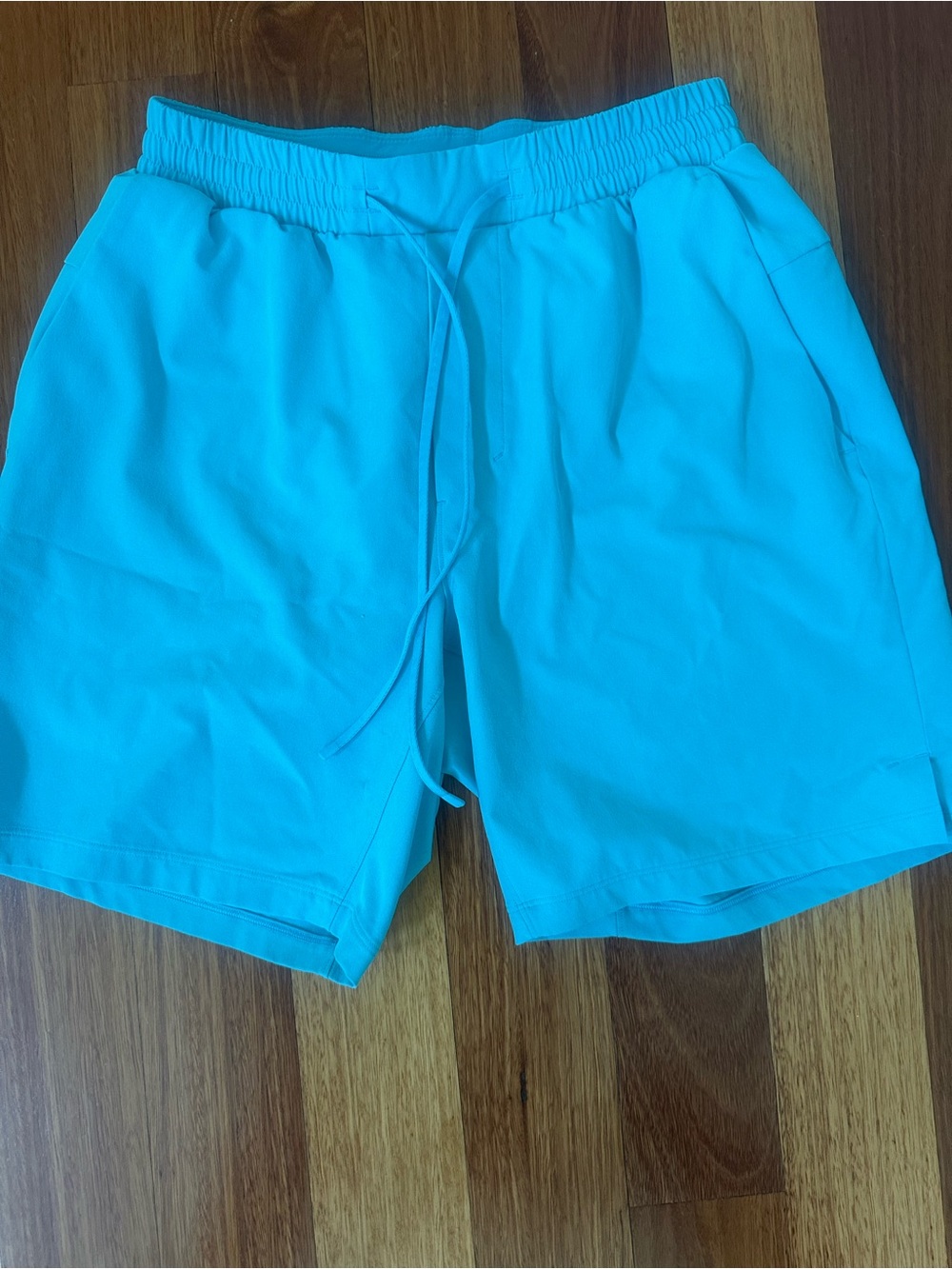 Men’s lululemon Aqua Drawstring Shorts w liner. Excellent condition!